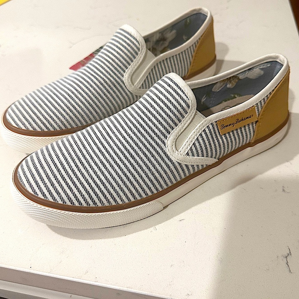 NWT TOMMY BAHAMA WOMEN’S ADORABLE SLIP-ONS SZ 8 1/2